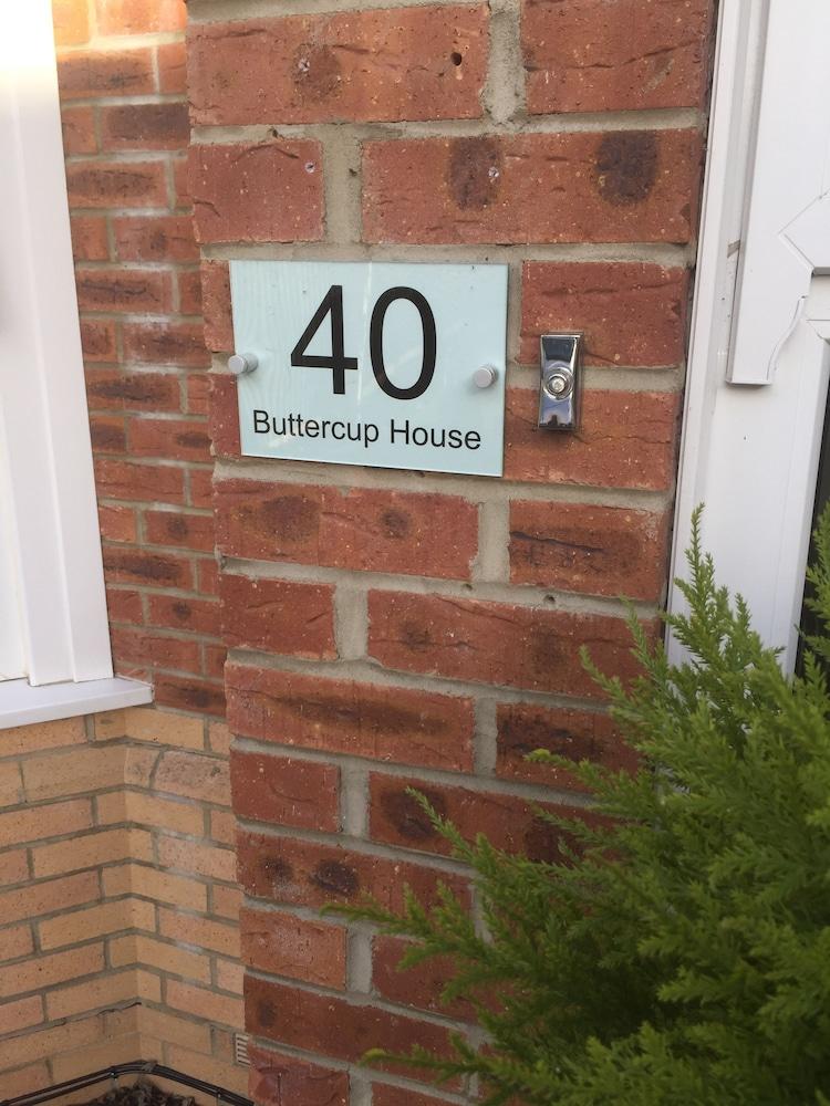 Buttercup House B&B - Exterior detail