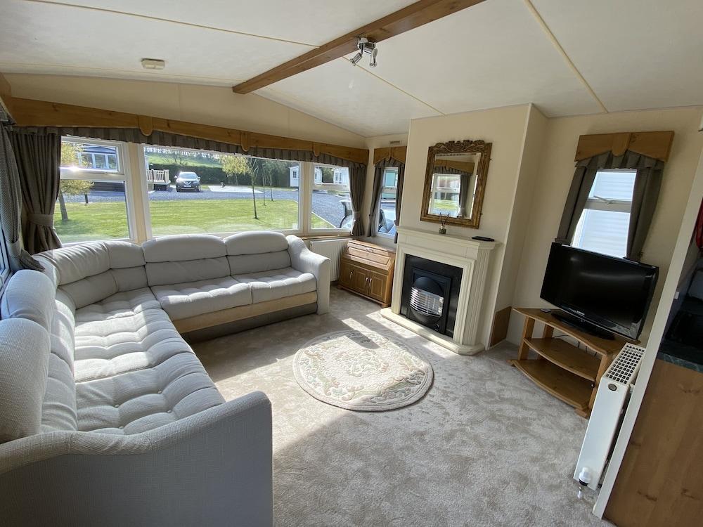 Charming two Bedroom Static Caravan in Whithorn - Living Room