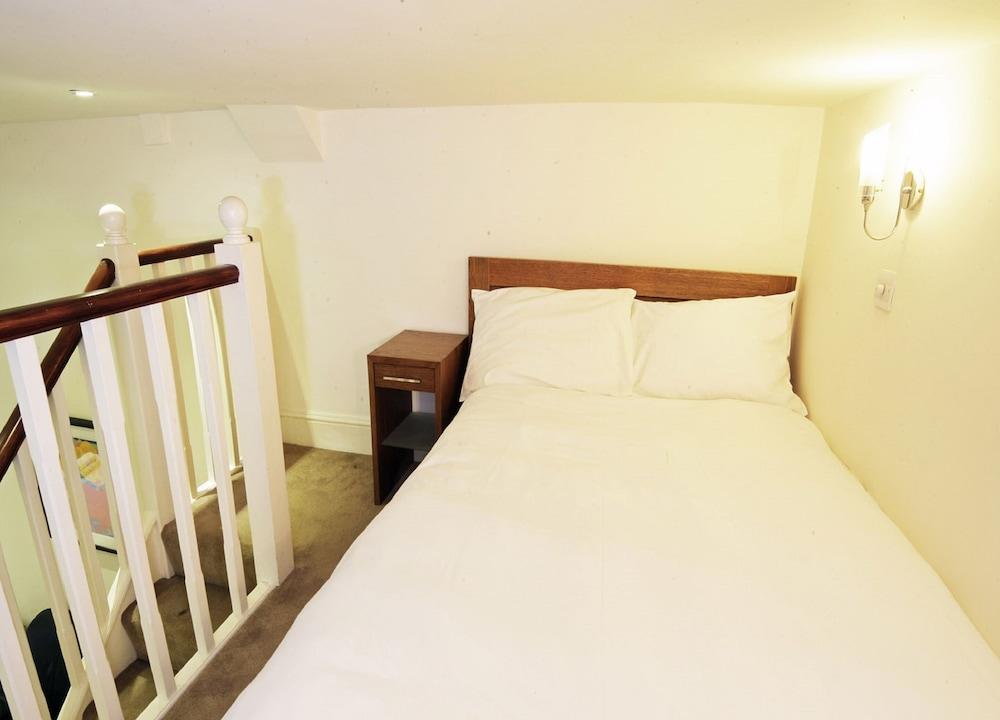 Oxbridge Apartments - Room