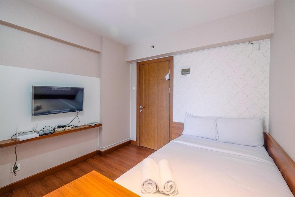 Comfort and Simply Studio Cinere Resort Apartment - Room