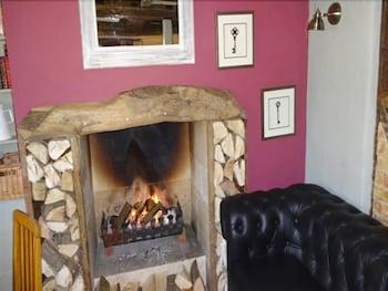 The Bull Hotel - Fireplace