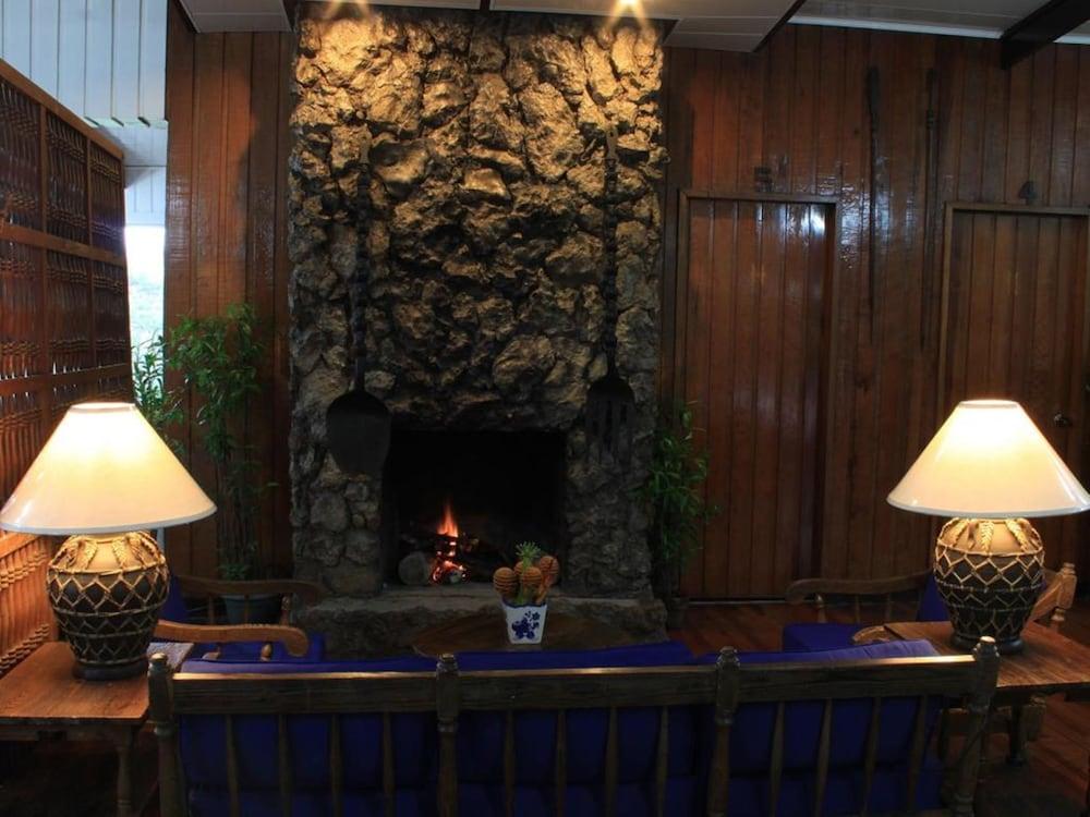 Inn Rocio and Restaurant - Lobby Sitting Area