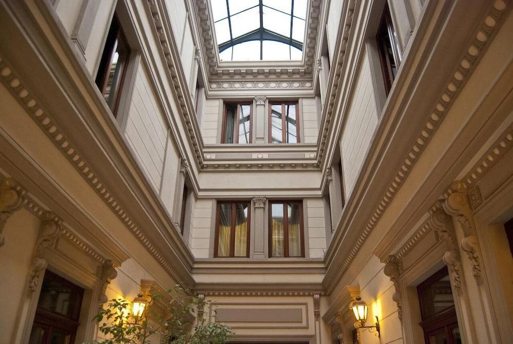 Hotel Casa Capsa - Interior Detail