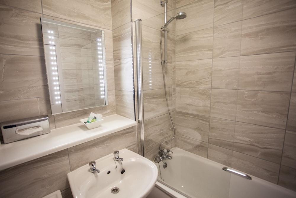 Strathaven Hotel - Bathroom