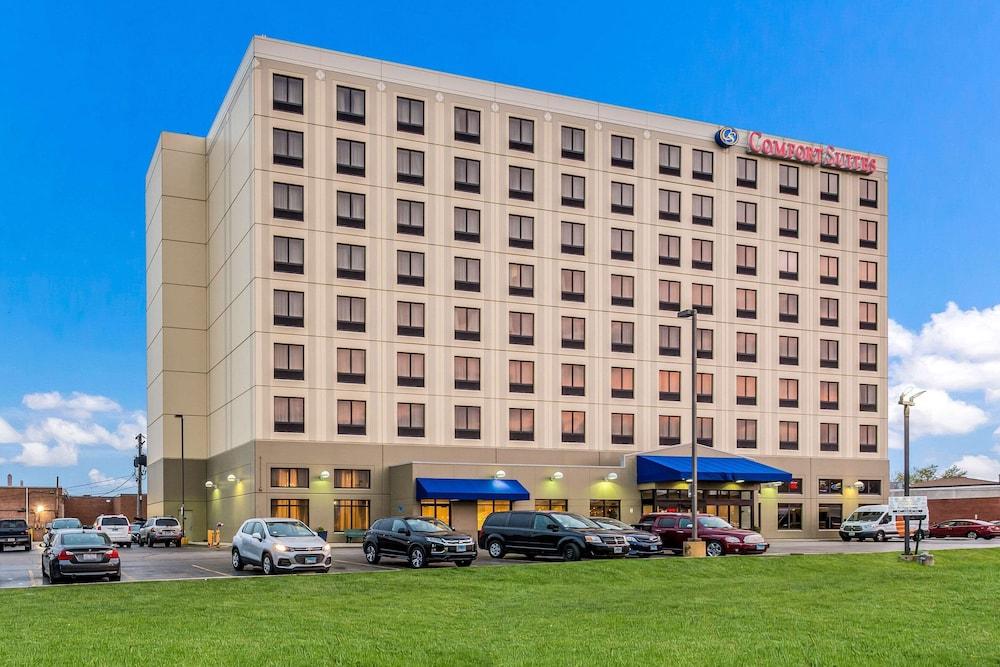 Comfort Suites Chicago O'Hare Airport - Featured Image