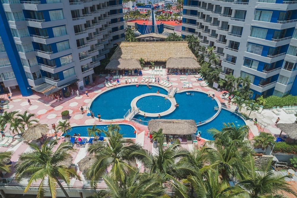 Playa Suites - Outdoor Pool