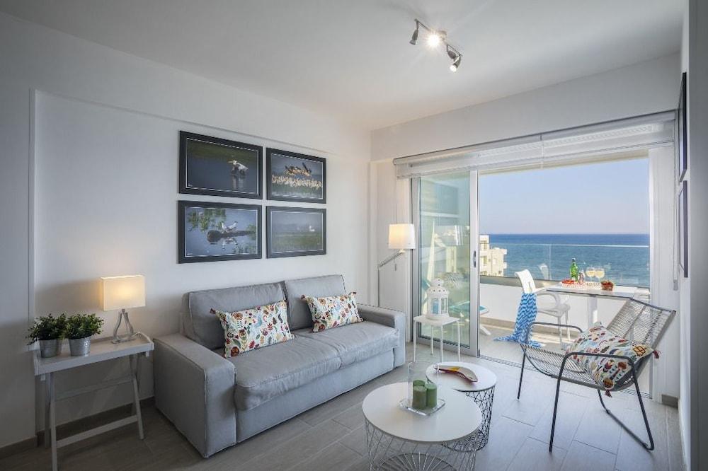 Mackenzie Zoe Seafront Suite - Featured Image