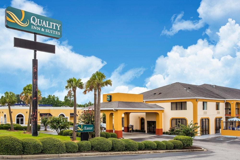 Quality Inn & Suites - Featured Image