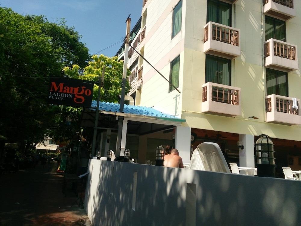 Mango Lagoon Place - Interior Entrance