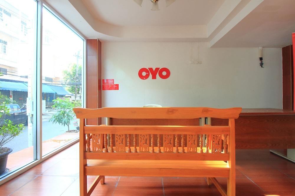 OYO 410 Diamond Boutique Hostel - Lobby Sitting Area