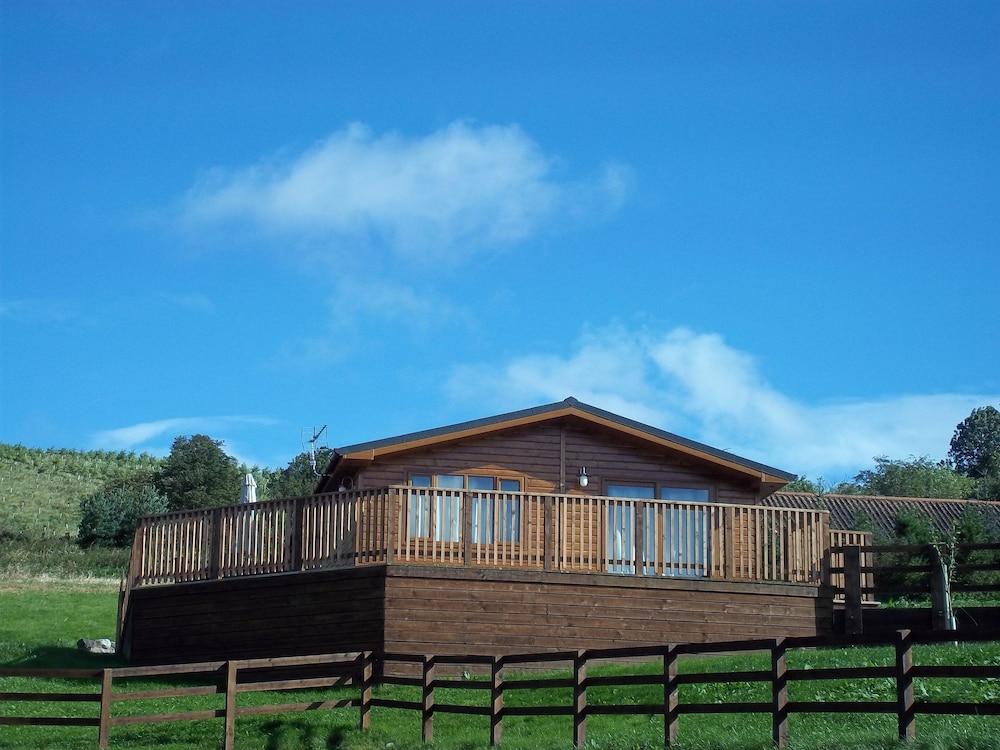 Woodpecker Lodge With Hot Tub Near Cupar, Fife - Featured Image