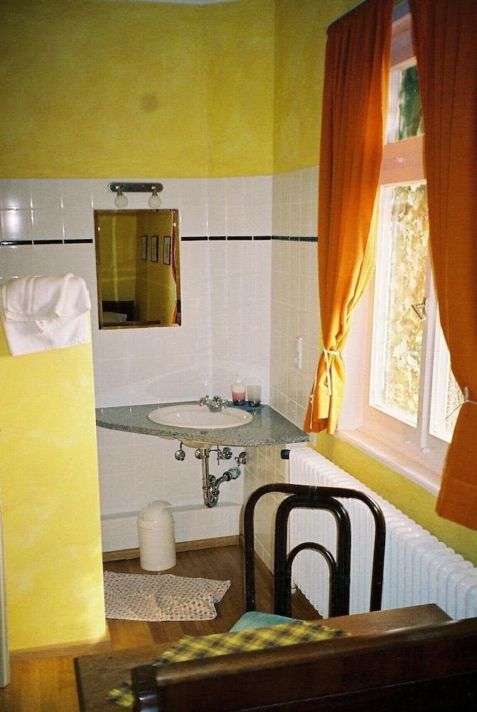 هوتل شلوس سيندلينجن - Bathroom
