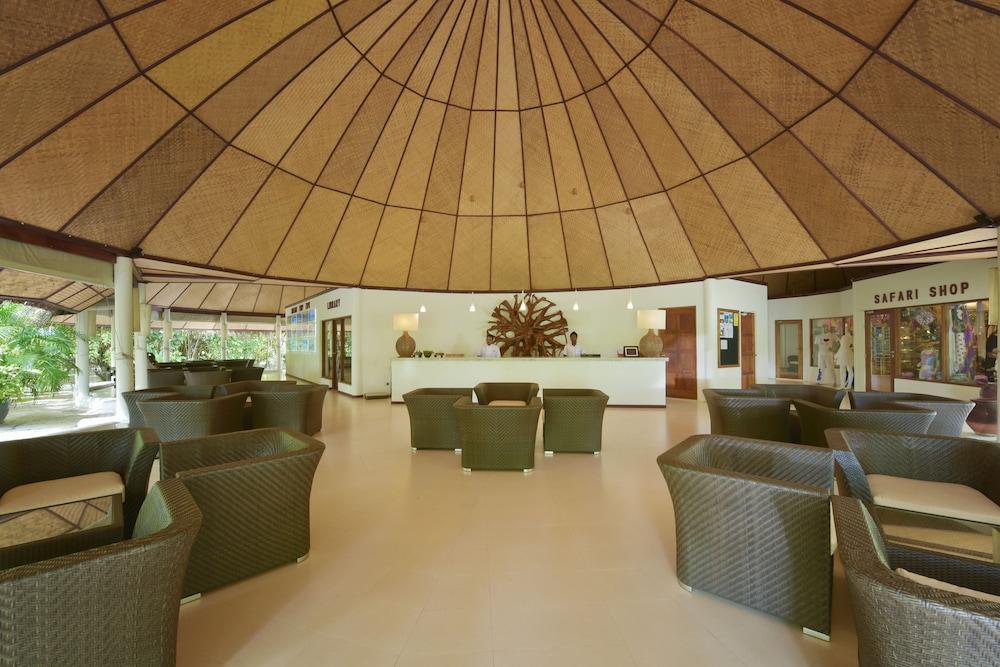 Safari Island Resort - Lobby Sitting Area