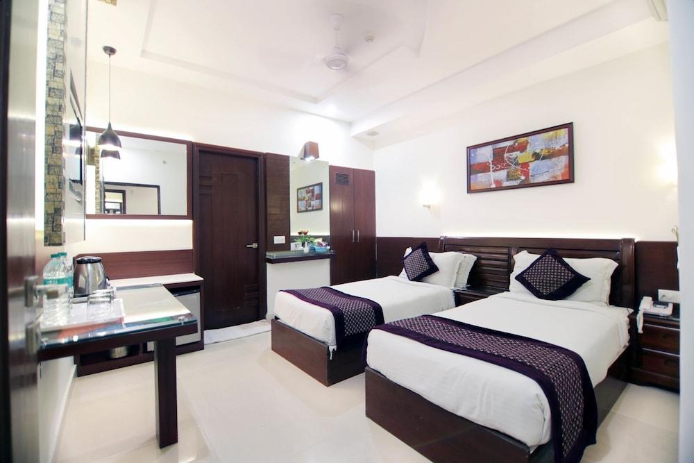 Hotel Taj Inn - Room