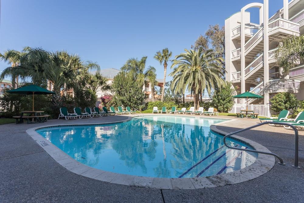Casa Del Mar Beachfront Suites Onsite Team - Outdoor Pool