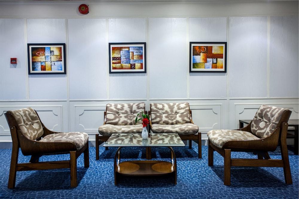BRAC Centre Inn - Lobby Sitting Area