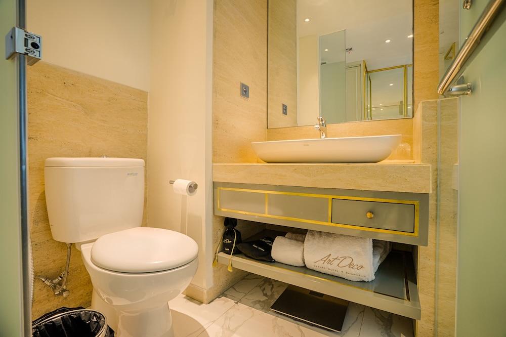 Art Deco Luxury Hotel & Residence - Bathroom
