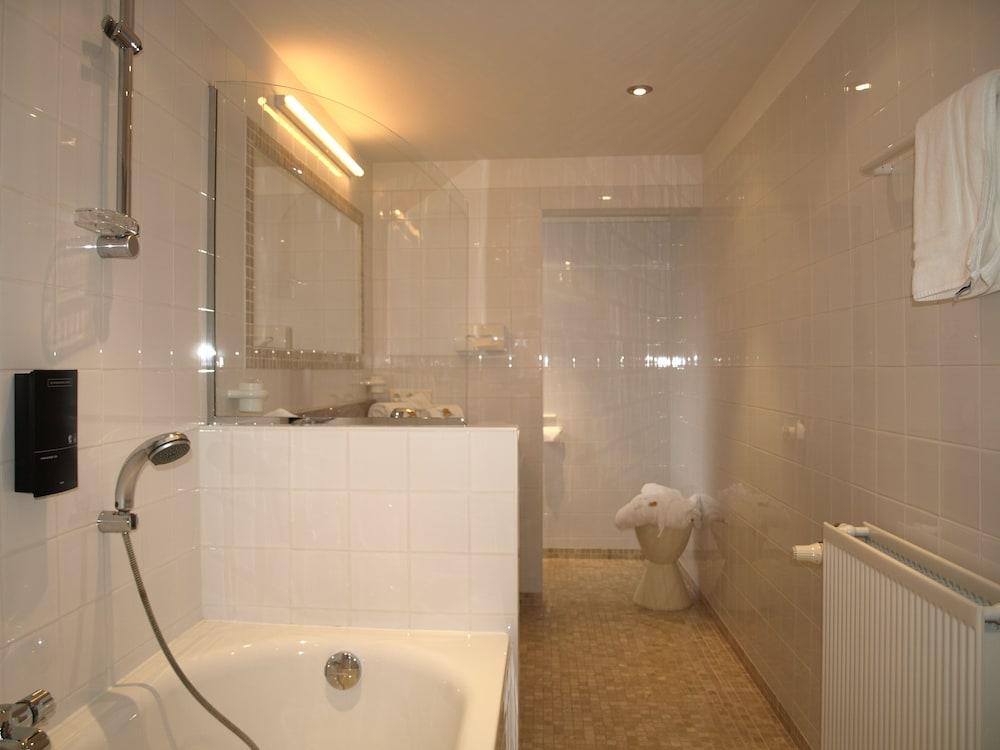 Domaine du Vieux Moulin - Bathroom