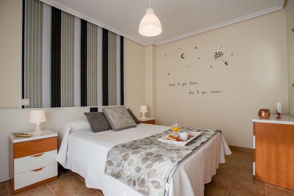Apartamentos River Santander - Room
