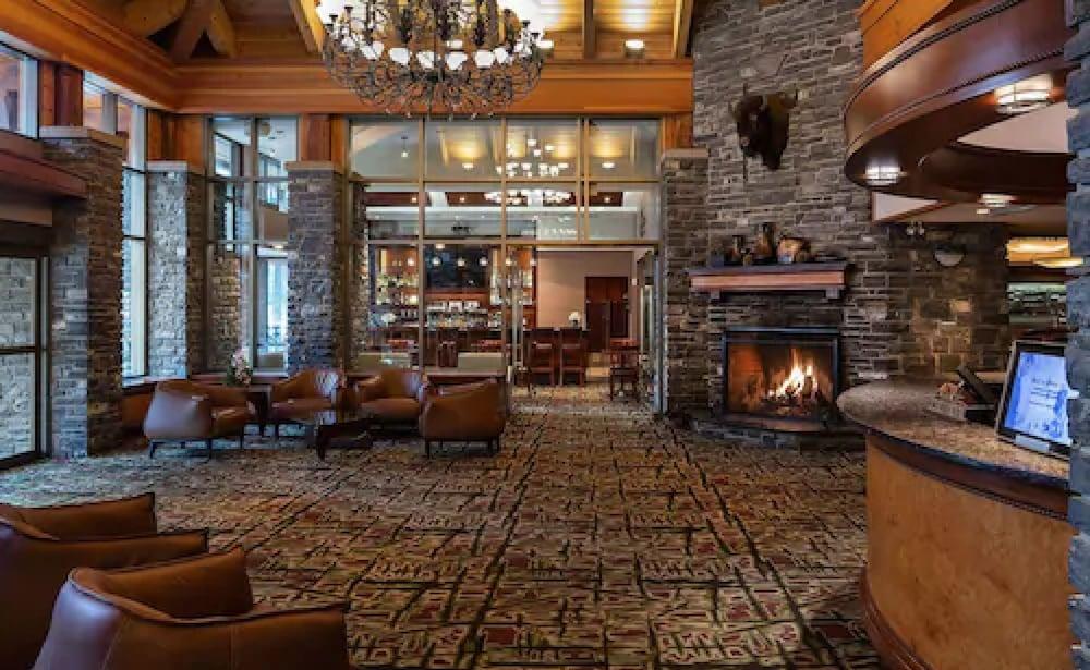 Royal Canadian Lodge - Lobby
