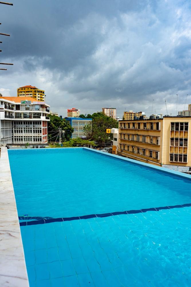 Holiday Inn Dar Es Salaam City Center, an IHG Hotel - Infinity Pool