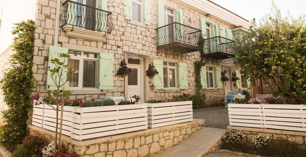 Zeytin Arasi Apart Otel - Property Grounds