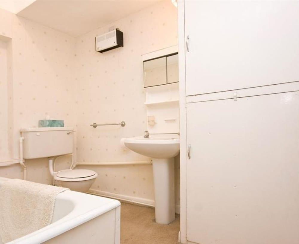 Stanpit Cottage With Scenic Views - Bathroom