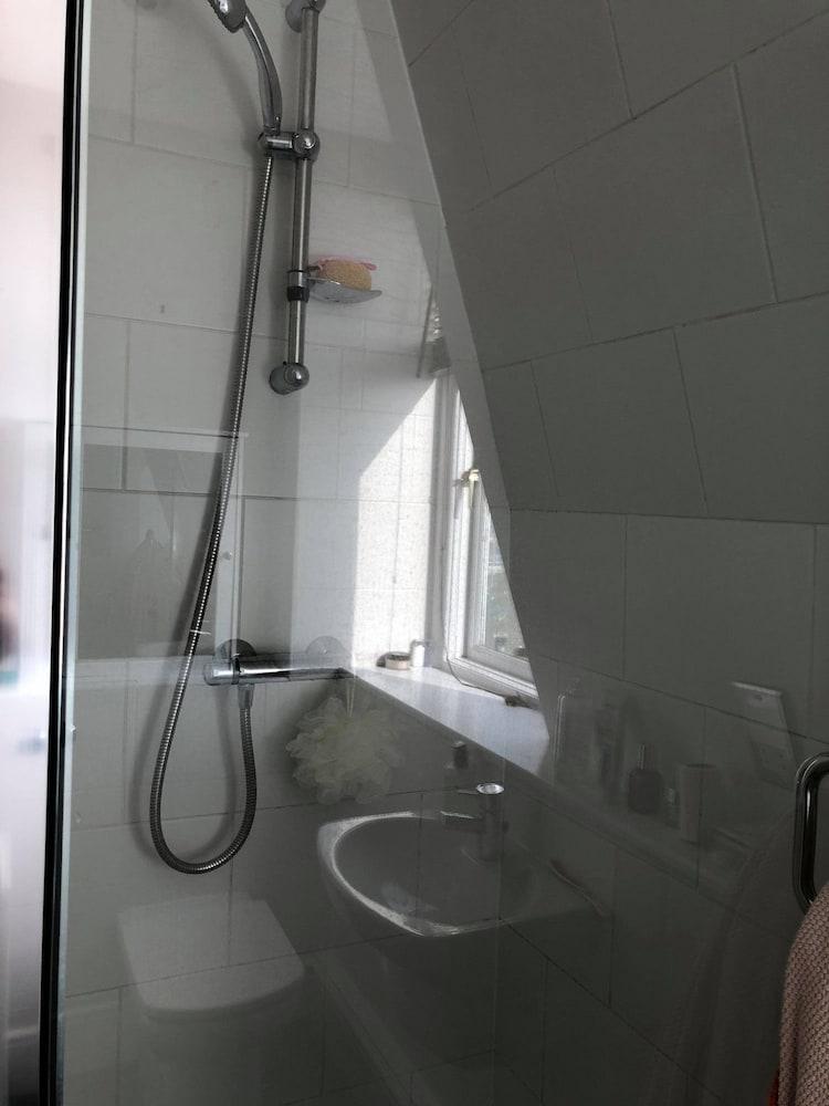 Eson2 - Stylish Apartment near Clapham - Bathroom
