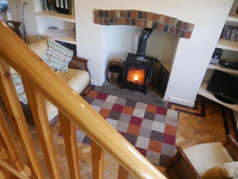 Graig Cottage - Fireplace