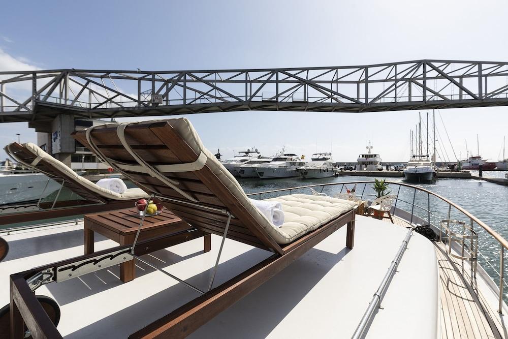 Luxury Boat in Port Forum - Sundeck