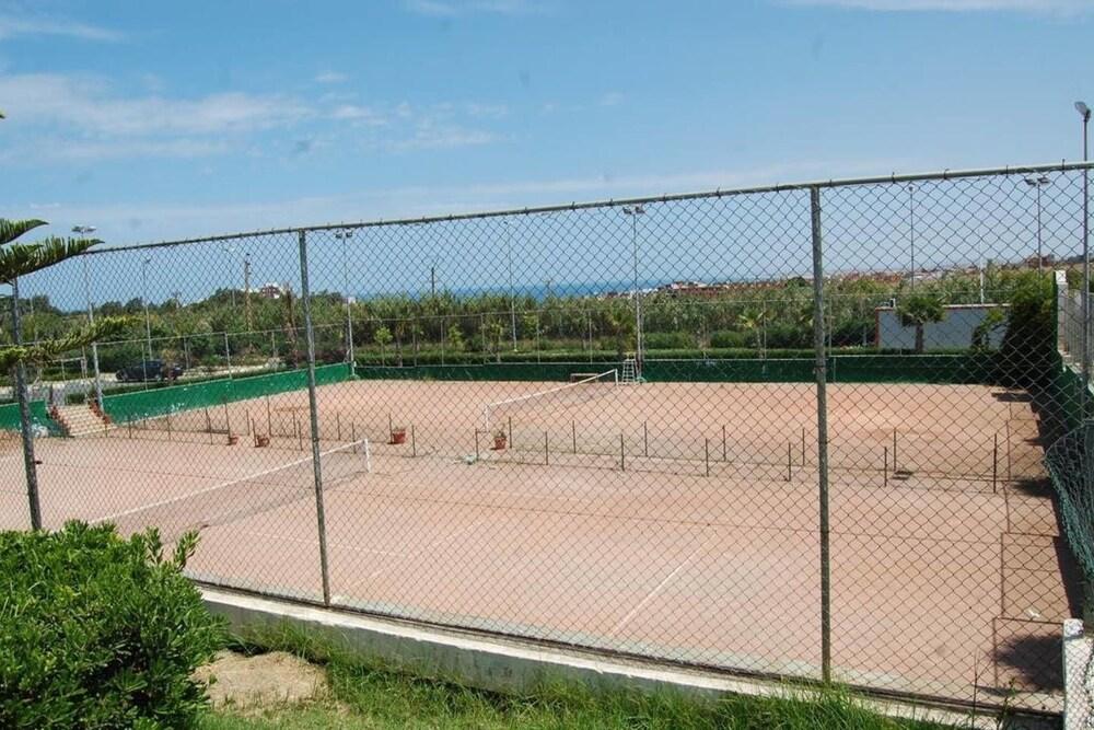 أبارتمون أو كومبليكس مارينا جولف - Tennis Court