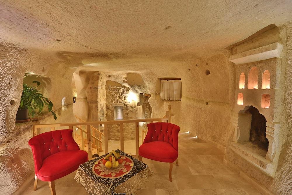 Abu Hayat Cave Suites - Interior