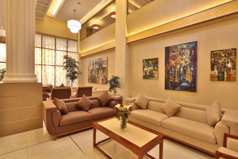 Getfam Hotel - Lobby Sitting Area