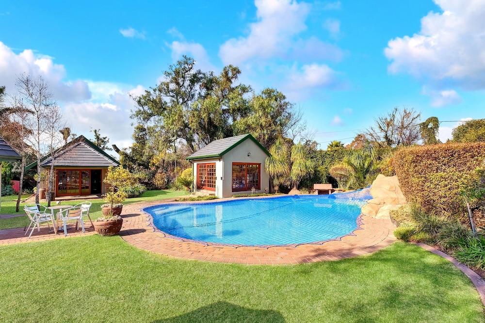 Staniland Guesthouse - Outdoor Pool