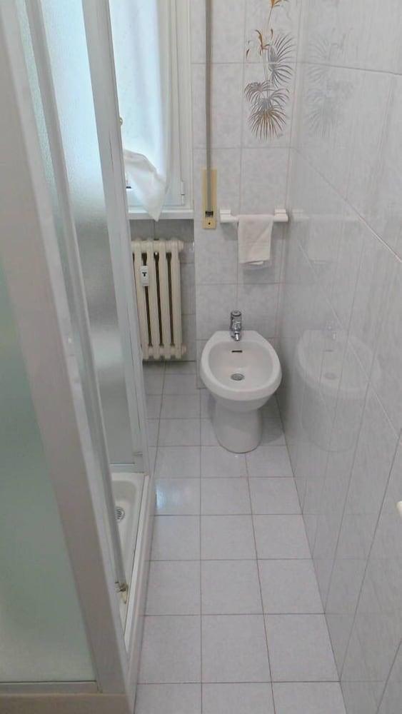 Luna Flexyrent Apartment - Bathroom