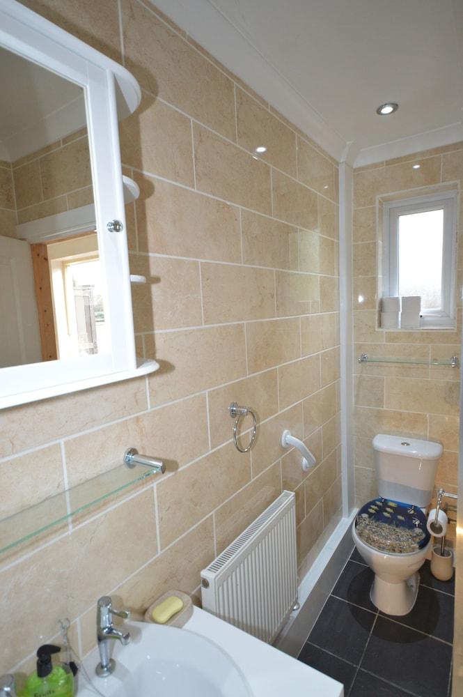 Holiday Home - Self-Catering - Bathroom
