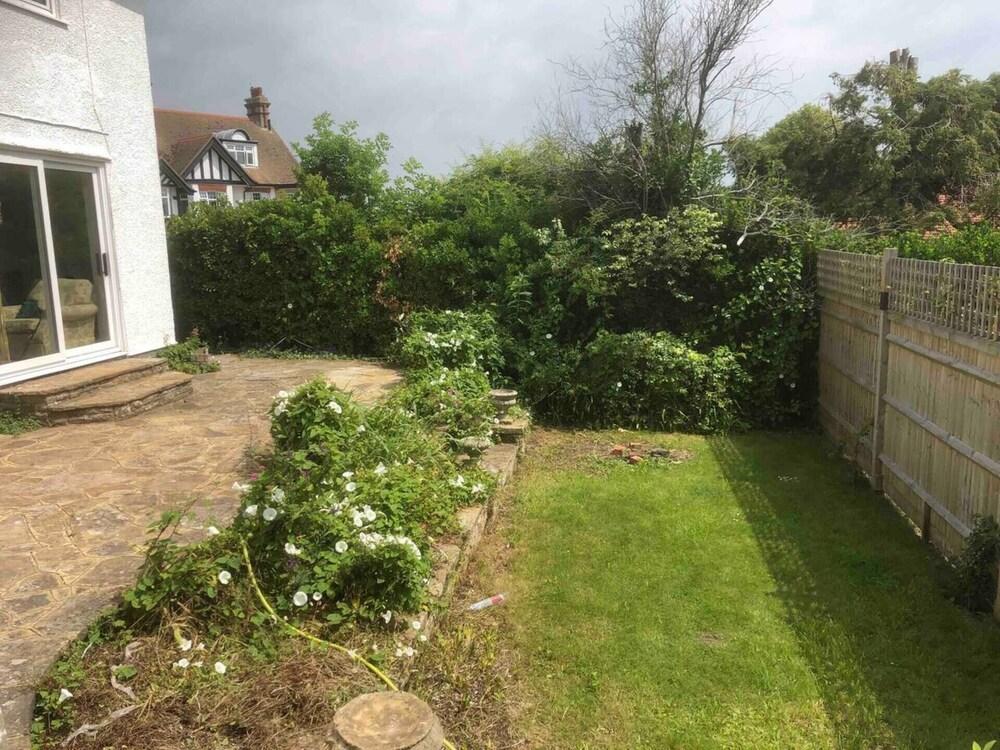 Inviting 5-bed House in Eastbourne - Property Grounds