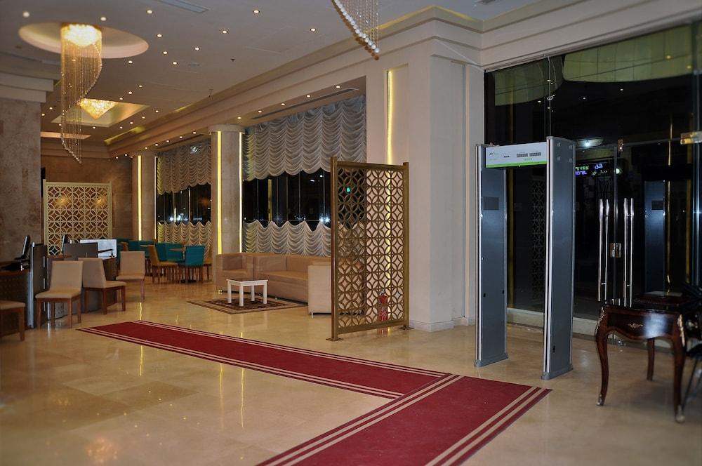 Cleopatra Hotel - Interior Entrance