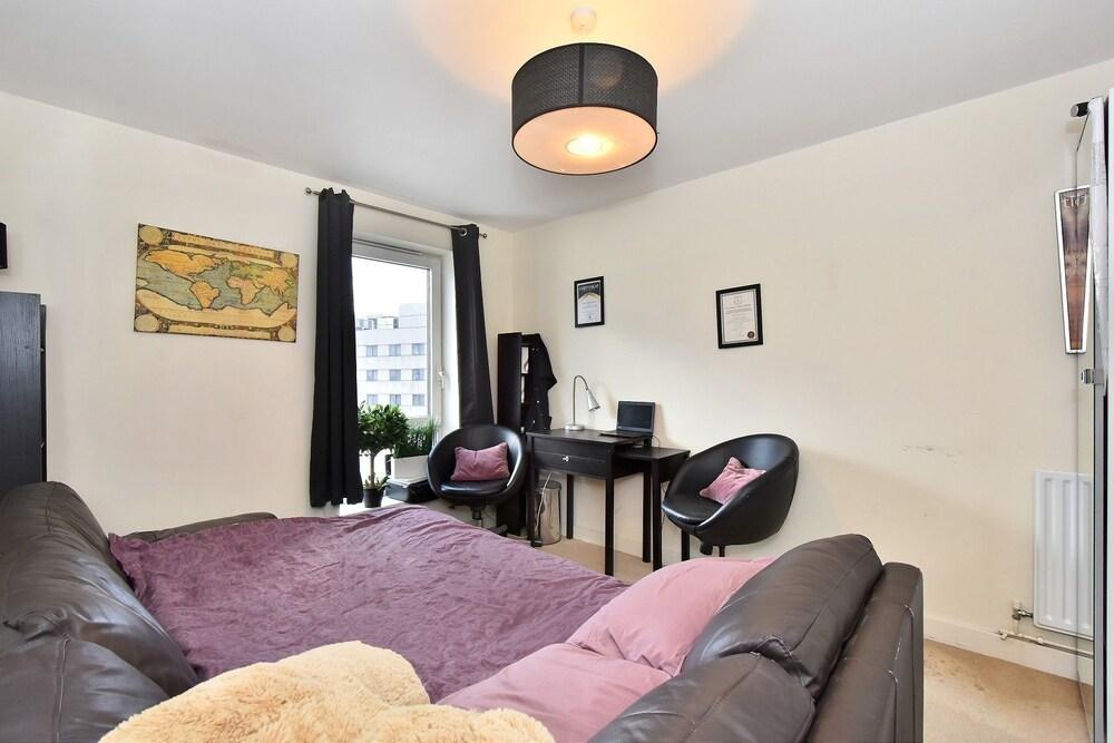 Belgravia Apartments- Wilton Road - Living Room