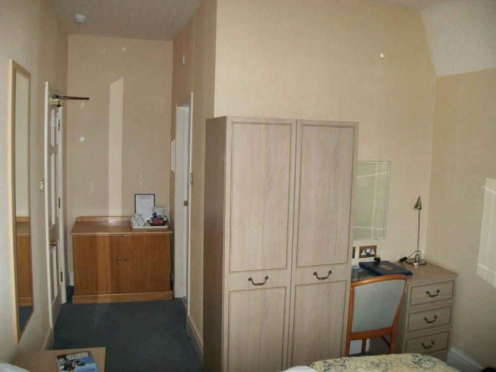 The Clarkes Hotel - Room
