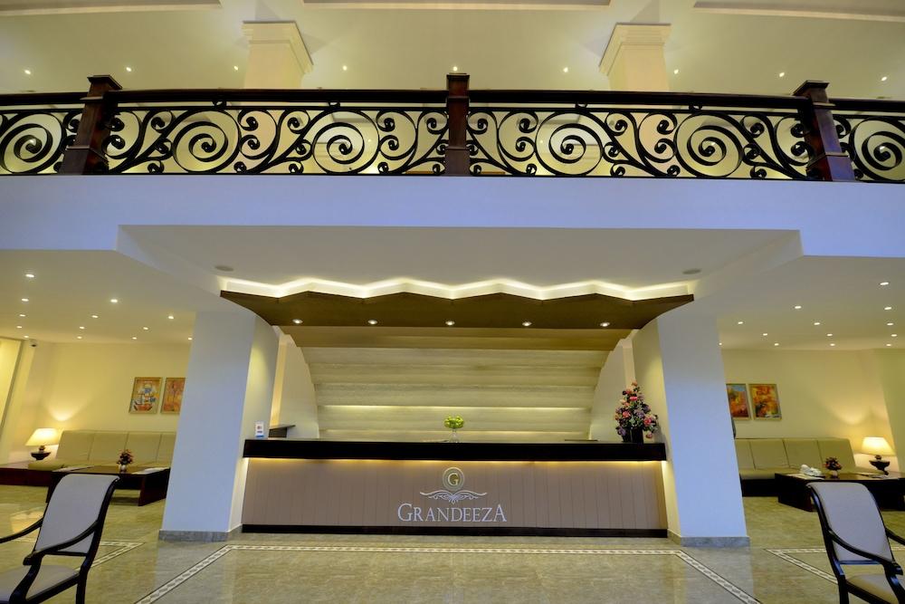 Grandeeza Luxury Hotel - Lobby