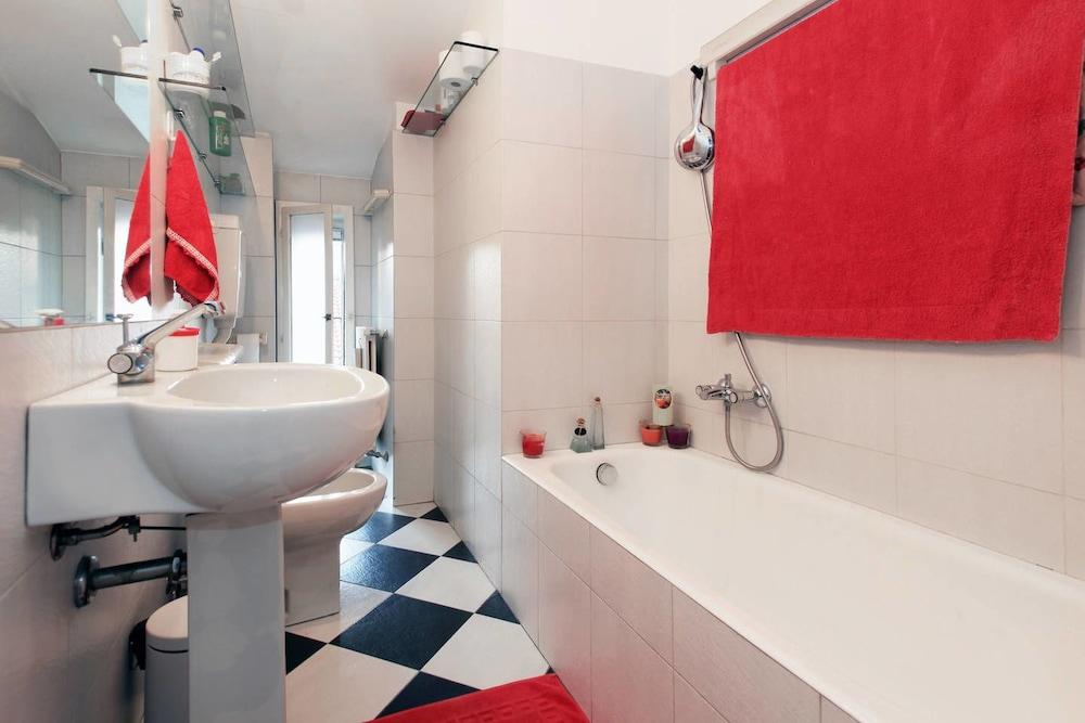 AleEle Flexyrent Apartment - Bathroom