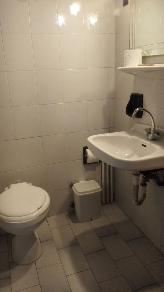 غلاروس هوتل - Bathroom