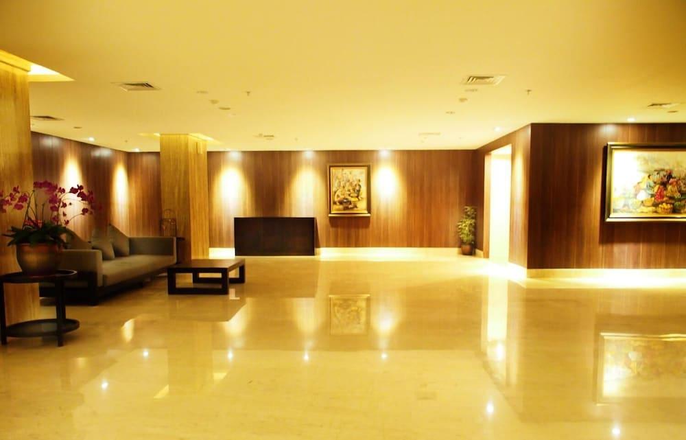 Arch Hotel - Lobby