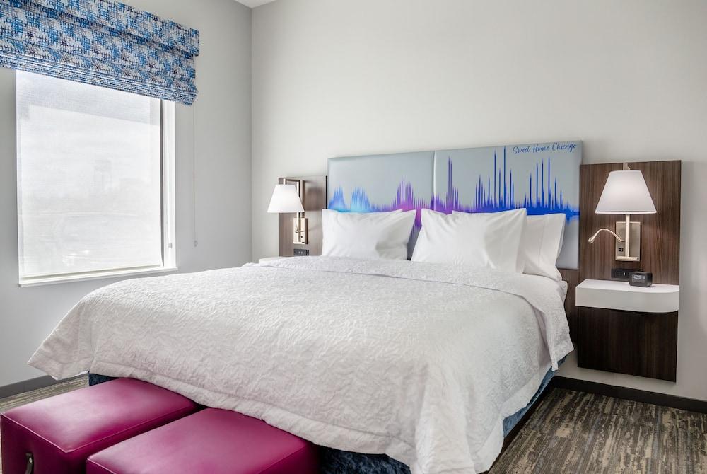 Hampton Inn & Suites Bridgeview Chicago - Room