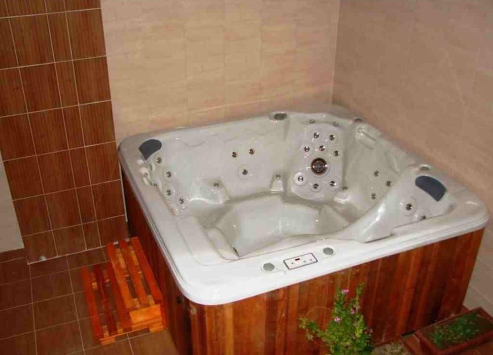 Keylany Hotel - Indoor Spa Tub