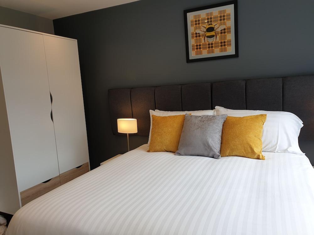The Spires Serviced Apartments Cardiff - Room