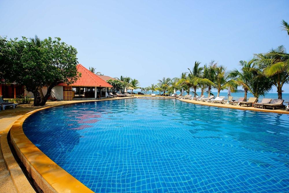 Coral Resort - Outdoor Pool