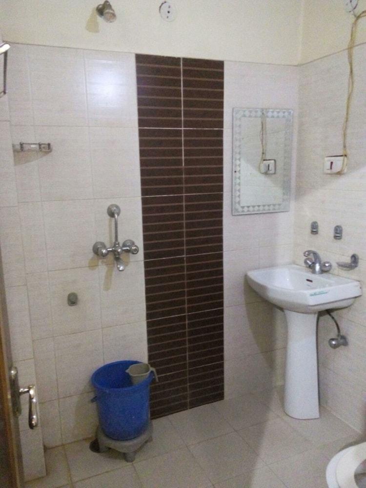 Karni Niwas - Bathroom