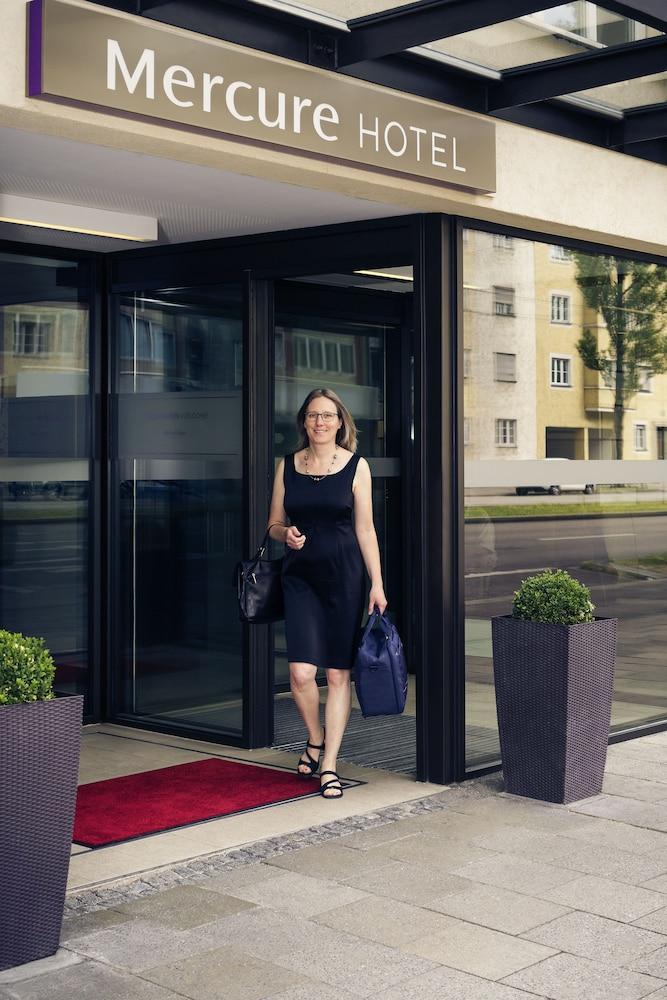 Mercure Hotel München Schwabing - Interior Entrance